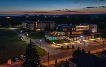 Hotel a Balaton északi partján