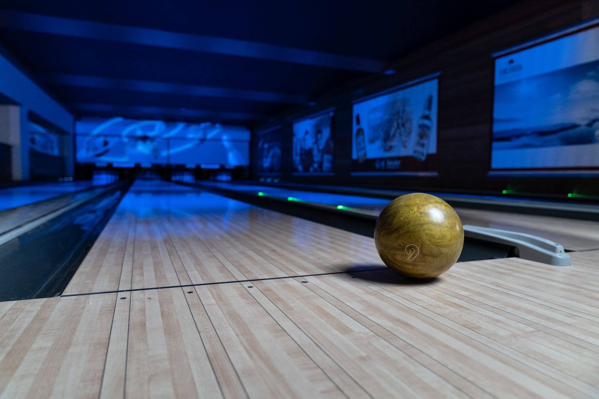 Carbon Bar: billiards, foosball, bowling in Ajka
